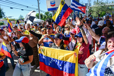 Venezuelanos na Flórida celebram queda do governo Maduro