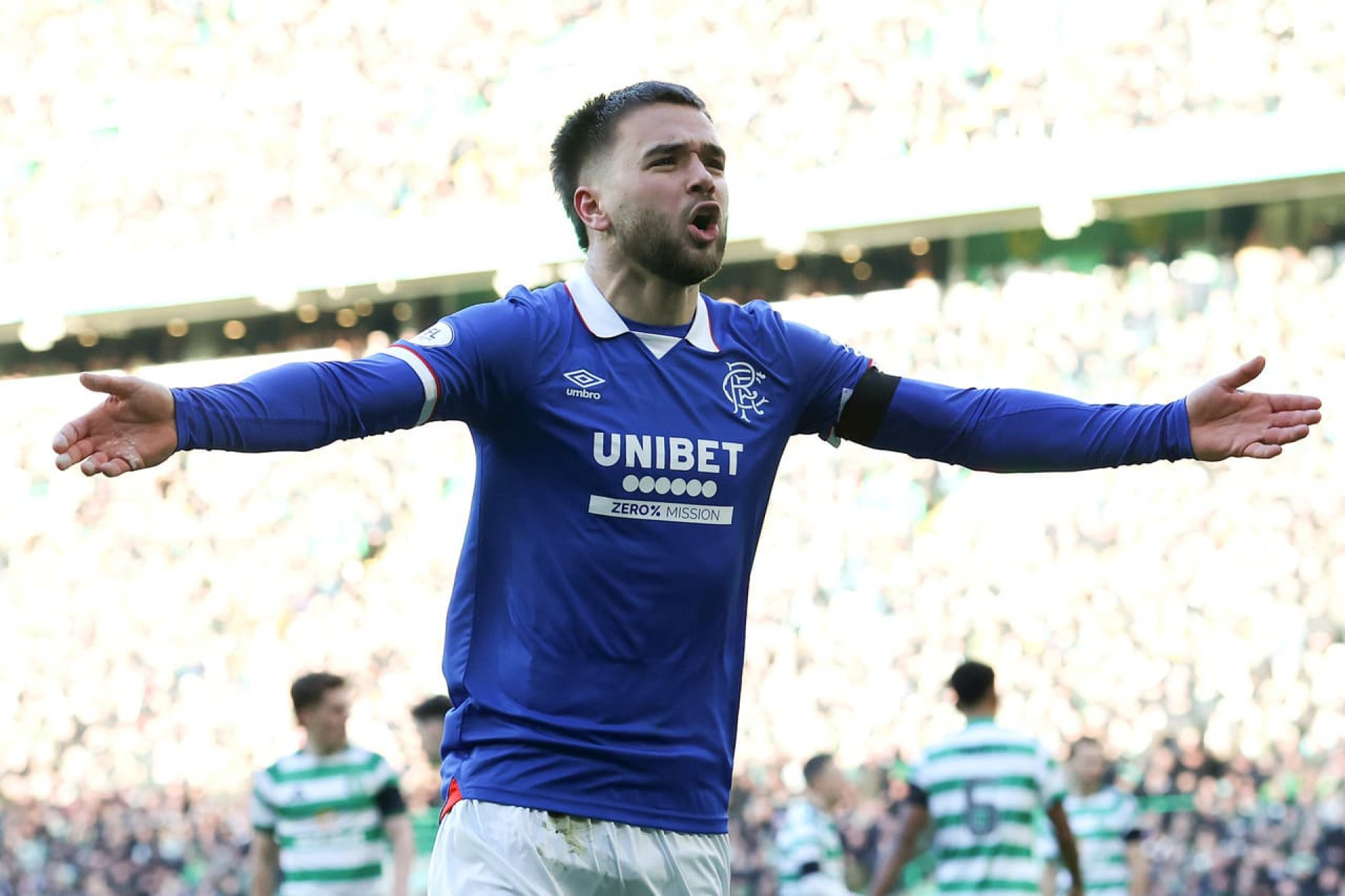 Rangers vira cl&aacute;ssico contra o Celtic e aumenta press&atilde;o sobre rival