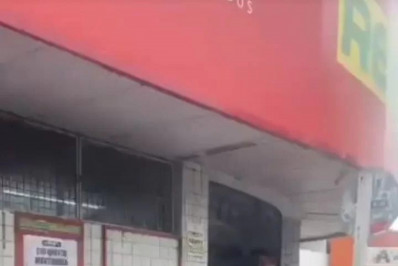 Supermercado lotado em Arraial do Cabo chama atenção durante feriadão de Ano Novo