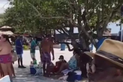 Canto do Forte, em Cabo Frio, se torna ponto de encontro e atrai moradores e turistas