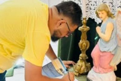 Exposição resume arte, fé e tradições natalinas em obras de autodidata