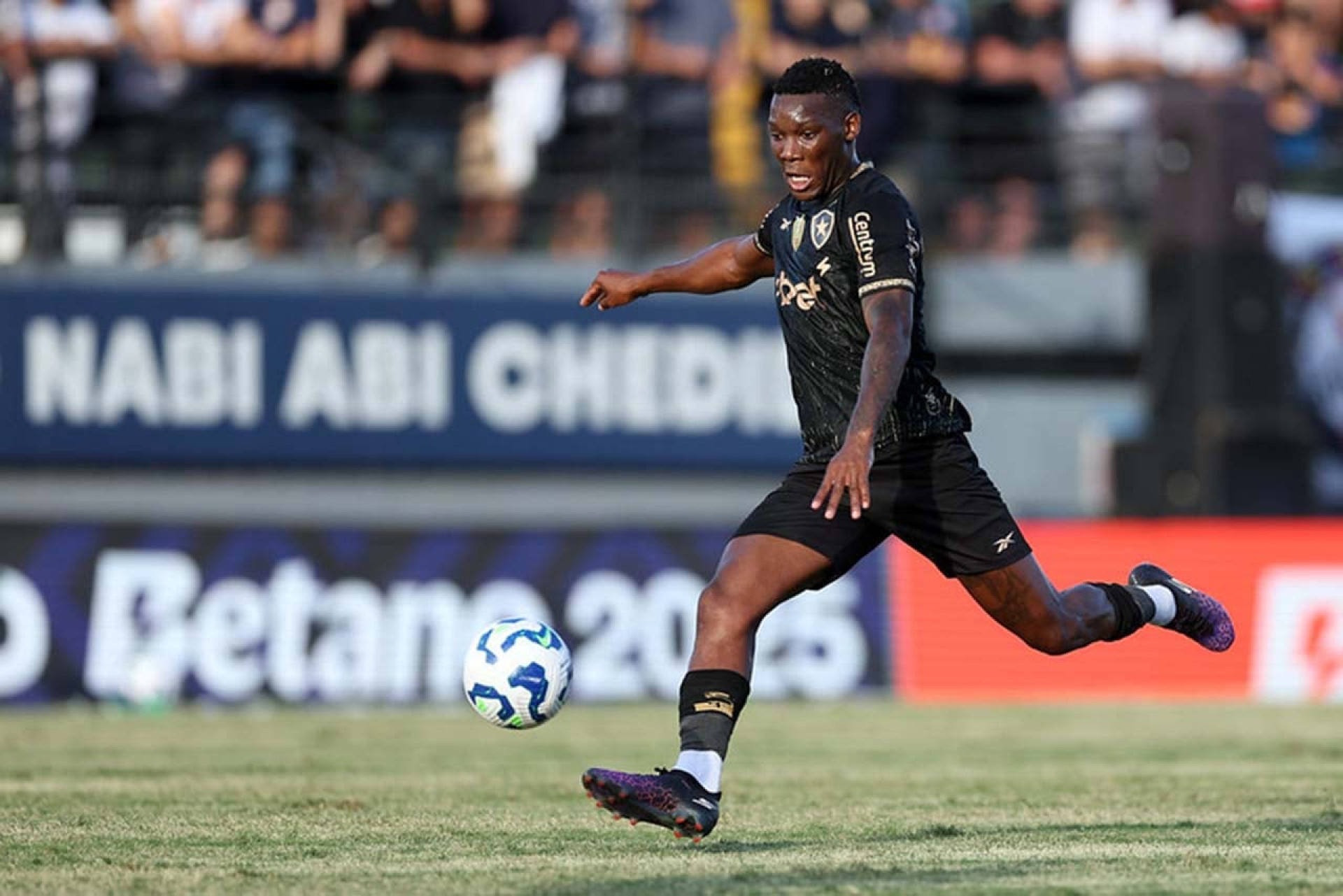 De Paula vai para o Remo. Jeffinho tamb&eacute;m n&atilde;o deve ficar no Botafogo