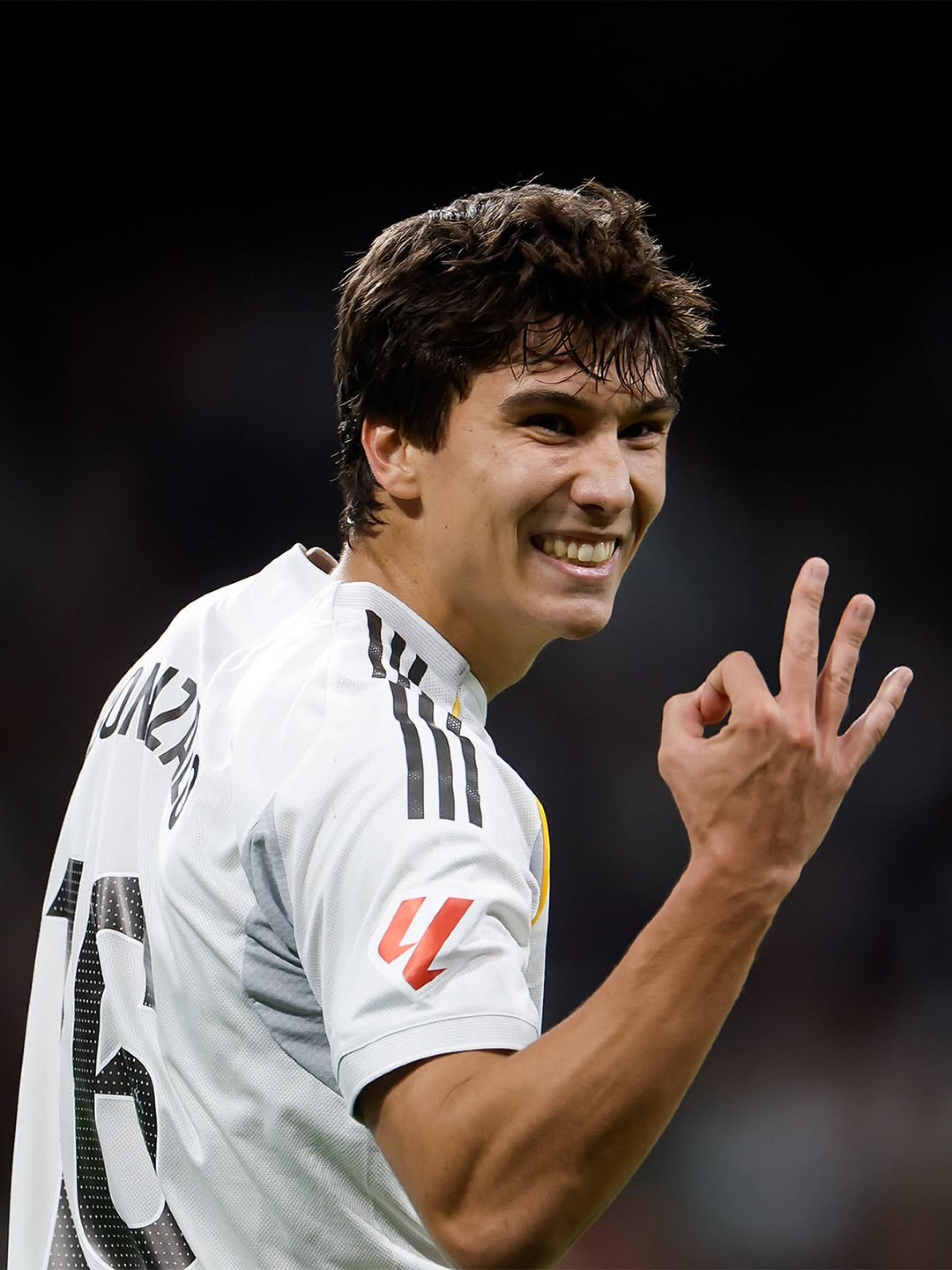 Gonzalo García marca três gols na goleada do Real Madrid