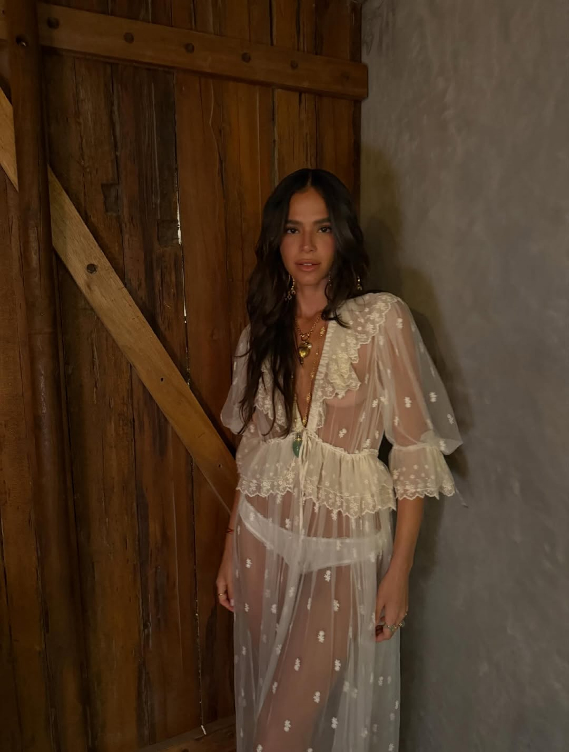 Bruna Marquezine surge deslumbrante em cliques do Ano Novo - Reprodução / Instagram