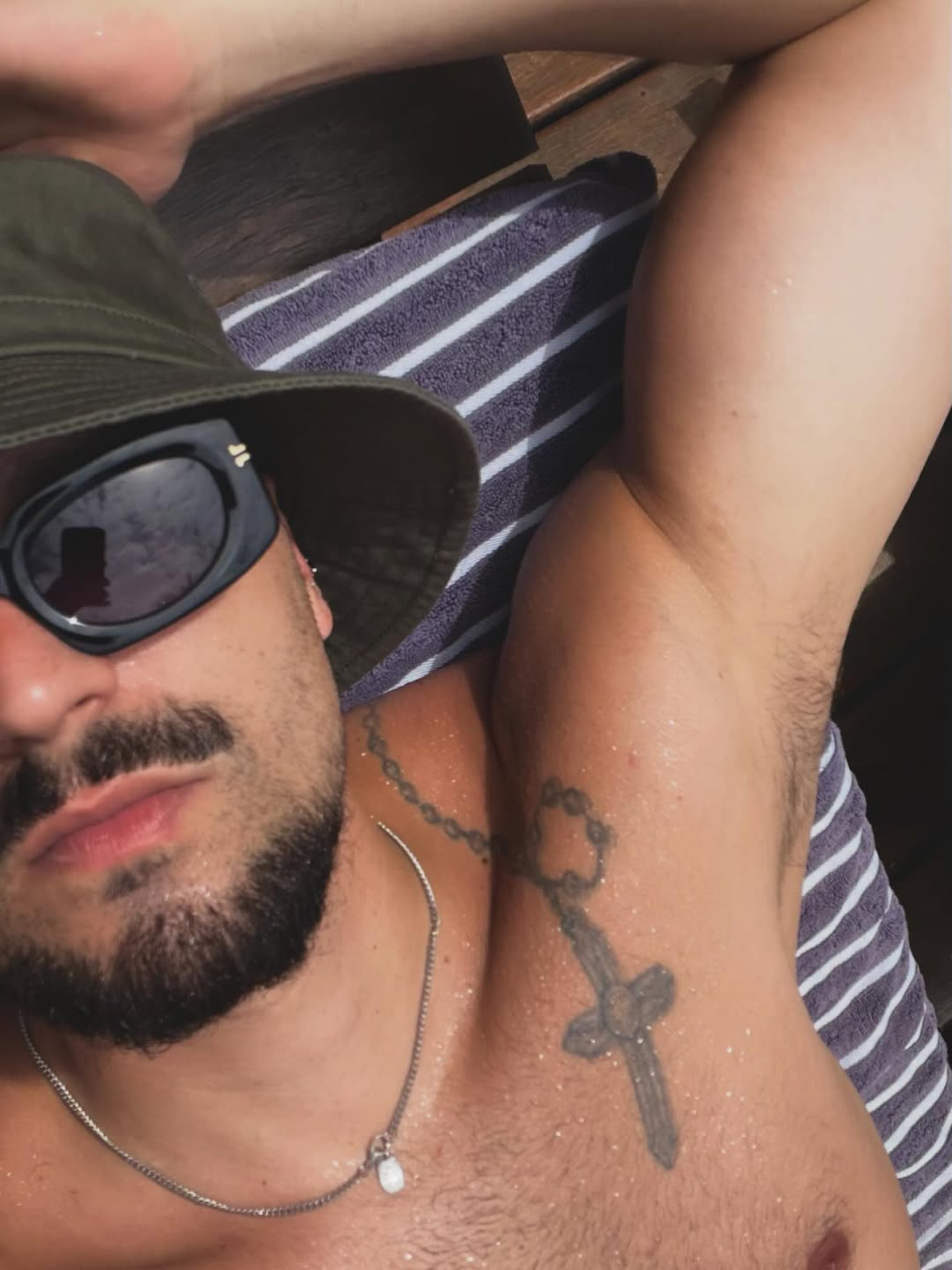 Luan Santana curte dia de piscina - Reprodução / Instagram