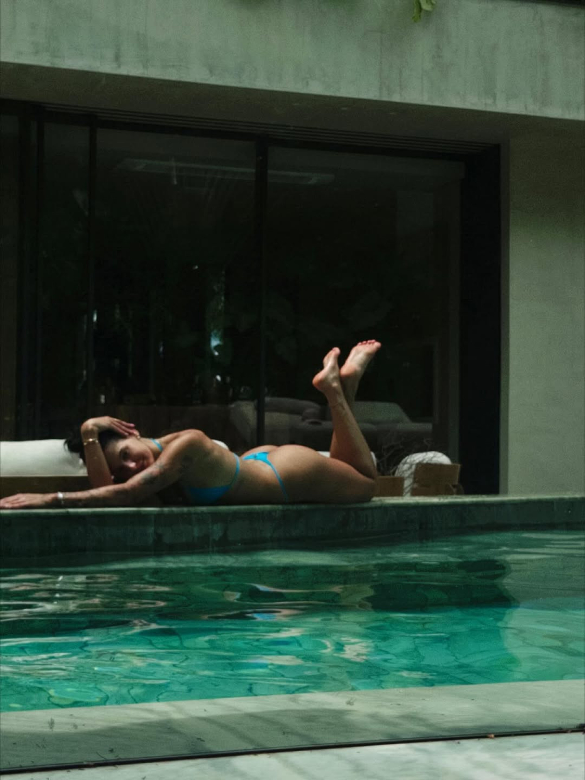 Ana Castela curtiu tarde de sol &agrave; beira da piscina - Reprodu&ccedil;&atilde;o/Instagram 