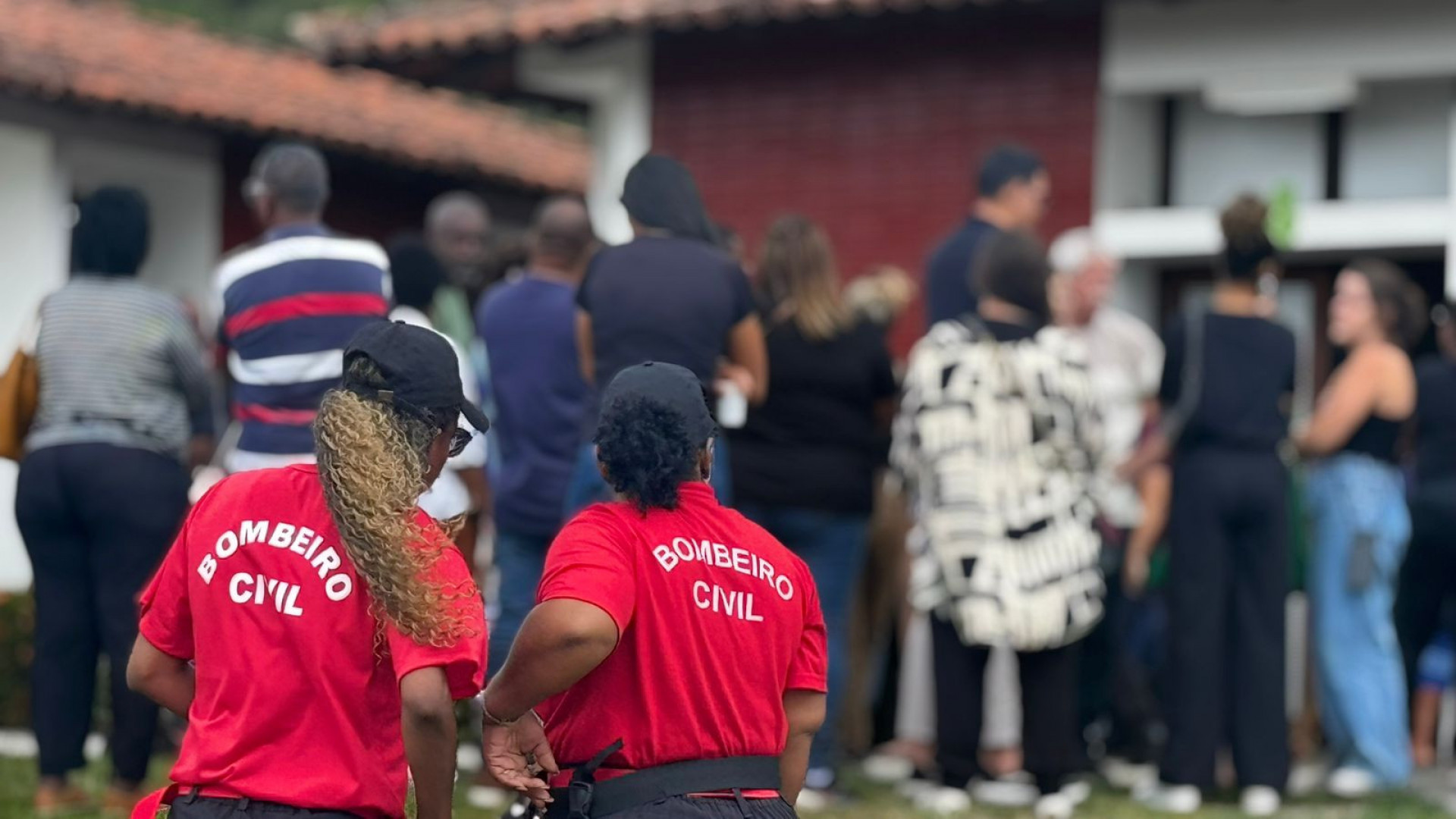 Bombeiros participaram da despedida do supervisor de brigada Anderson Prado