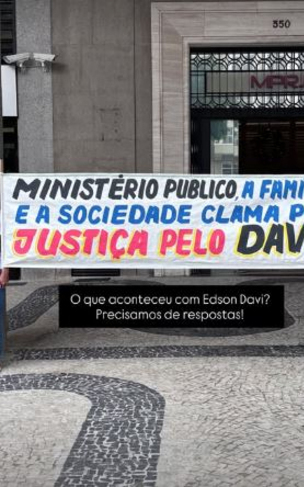 Protesto em frente ao MPRJ marca dois anos do desaparecimento de Edson Davi - Ana Fernanda Freire