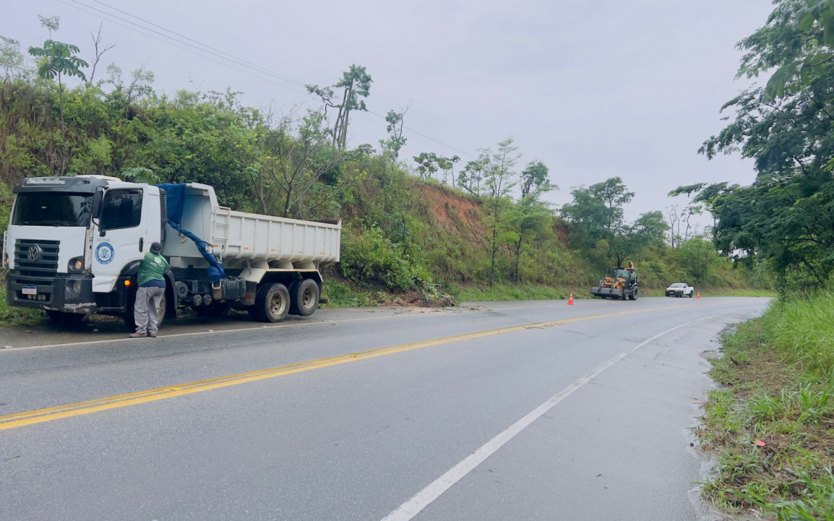 Chuva intensa provoca alagamentos pontuais e mobiliza equipes de monitoramento em Macaé