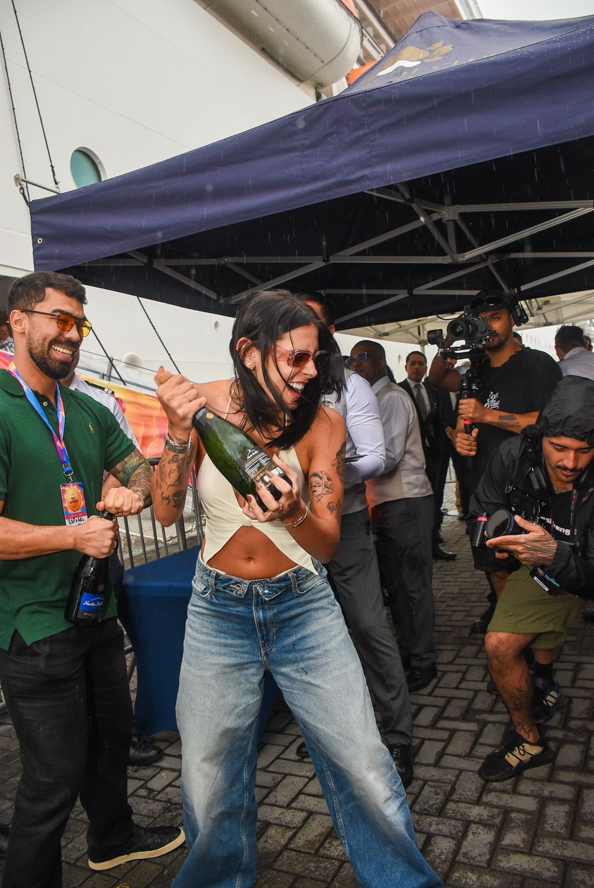 Ana Castela embarca em navio temático - Reprodução/Will Dias/Brazil News