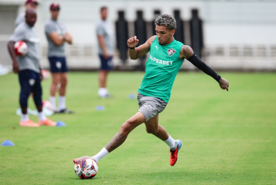 Sem espaço, Riquelme pode ser emprestado pelo Fluminense