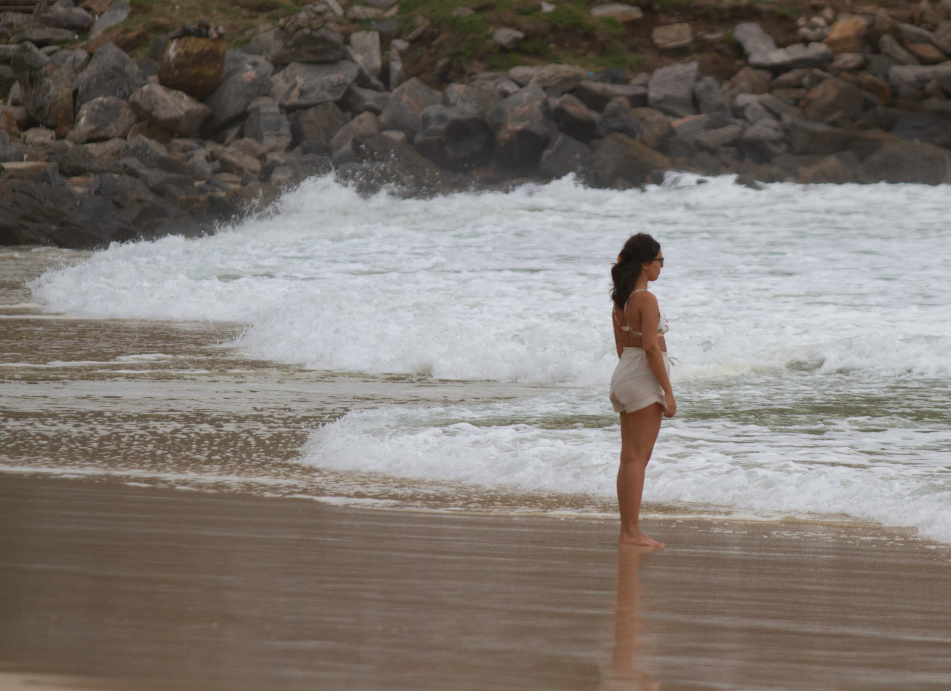 Queda de temperatura e ressaca ainda influenciam movimento na orla do Rio - &Eacute;rica Martin/Ag&ecirc;ncia O Dia