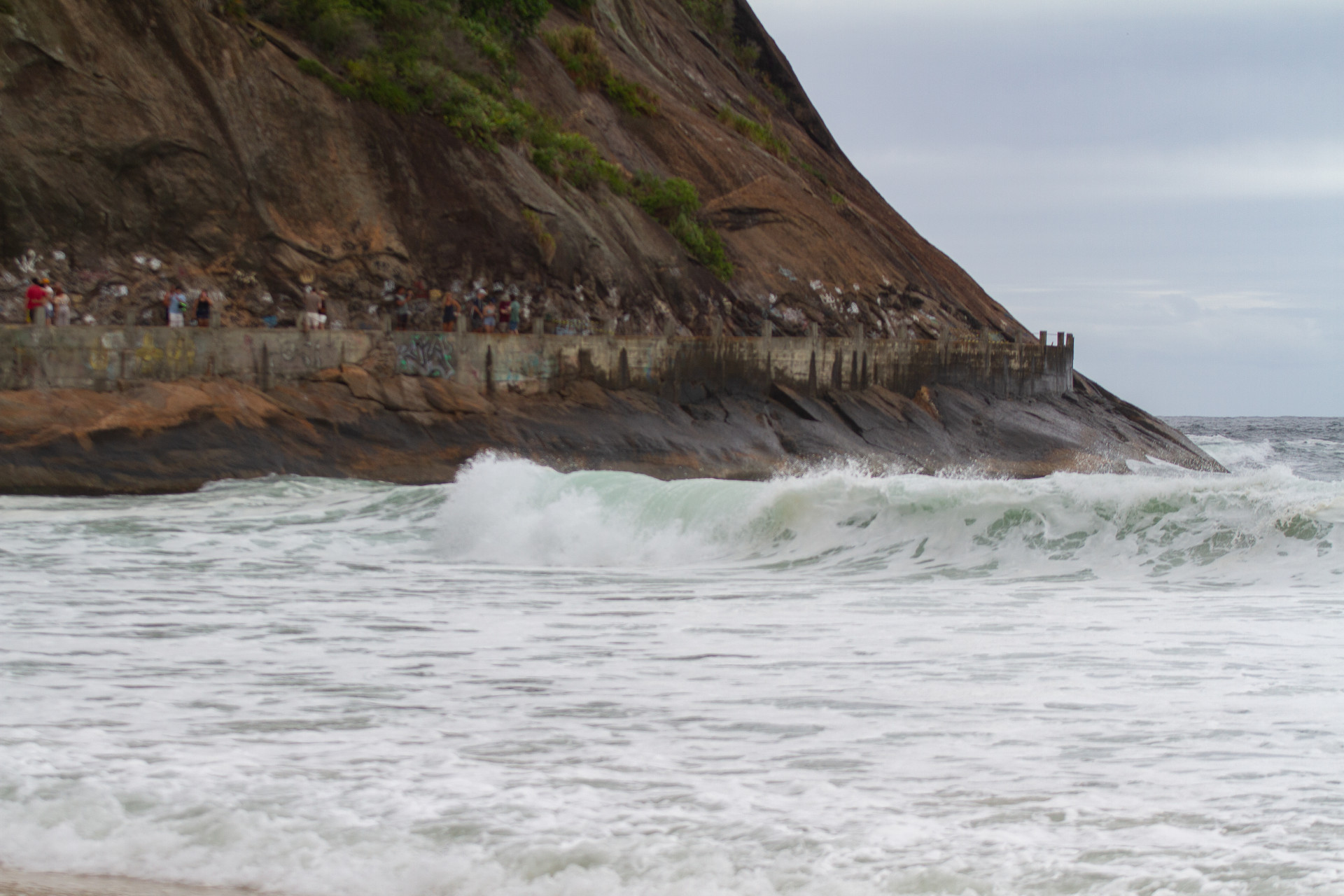 Movimentação na praia do Leme, Zona Sul do Rio de janeiro, na tarde desta segunda-feira (05). - Érica Martin/Agência O Dia