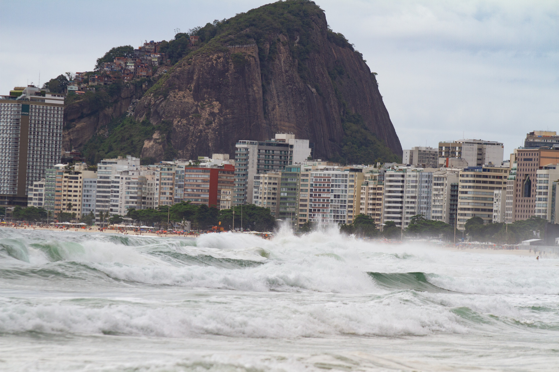 Mar revolto, clima ameno e queda de temperatura marcam in&iacute;cio da semana no Rio - &Eacute;rica Martin/Ag&ecirc;ncia O Dia