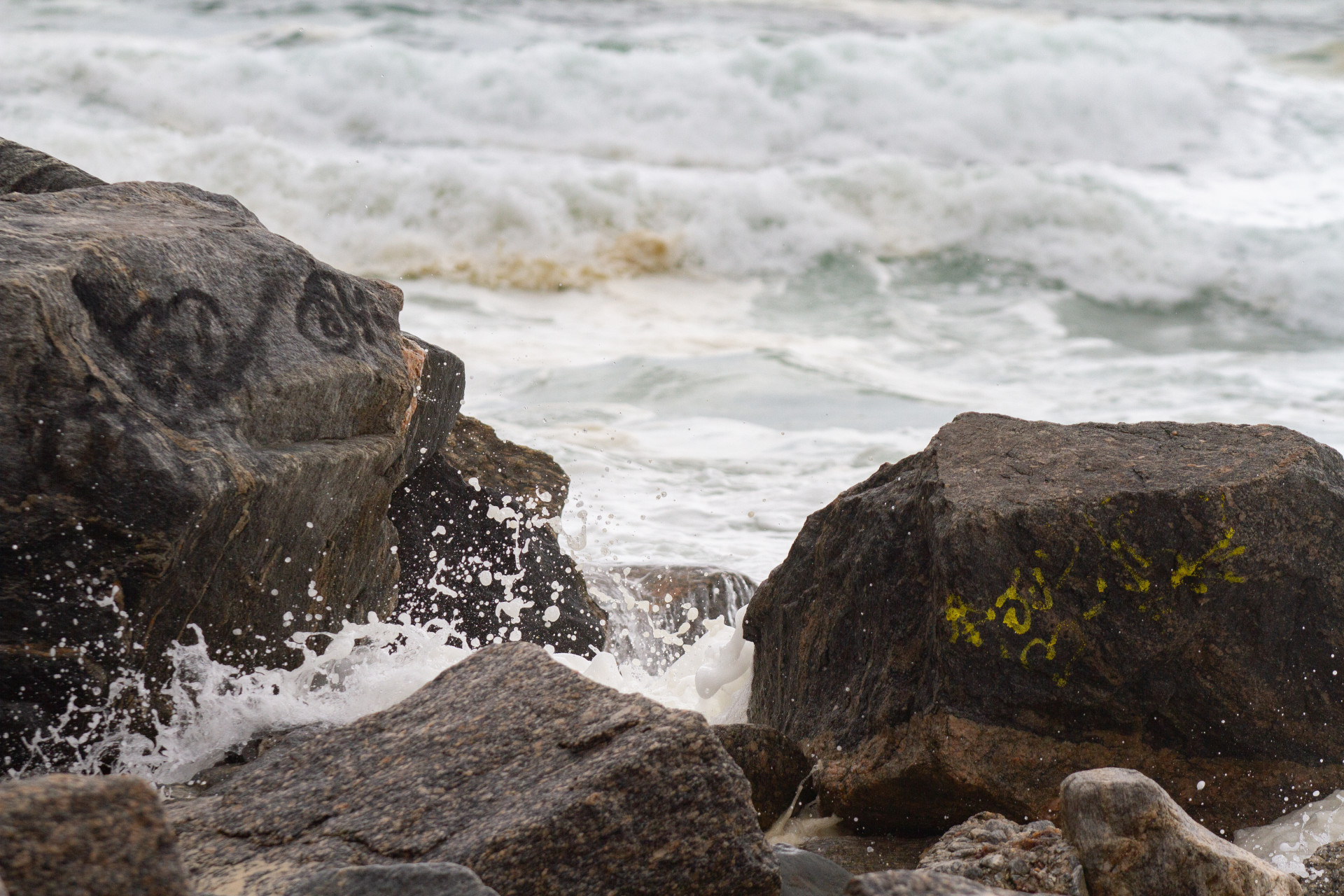 Mar revolvo na Praia do Leme, Zona Sul do Rio, na tarde desta segunda-feira (5) - &Eacute;rica Martin/Ag&ecirc;ncia O Dia
