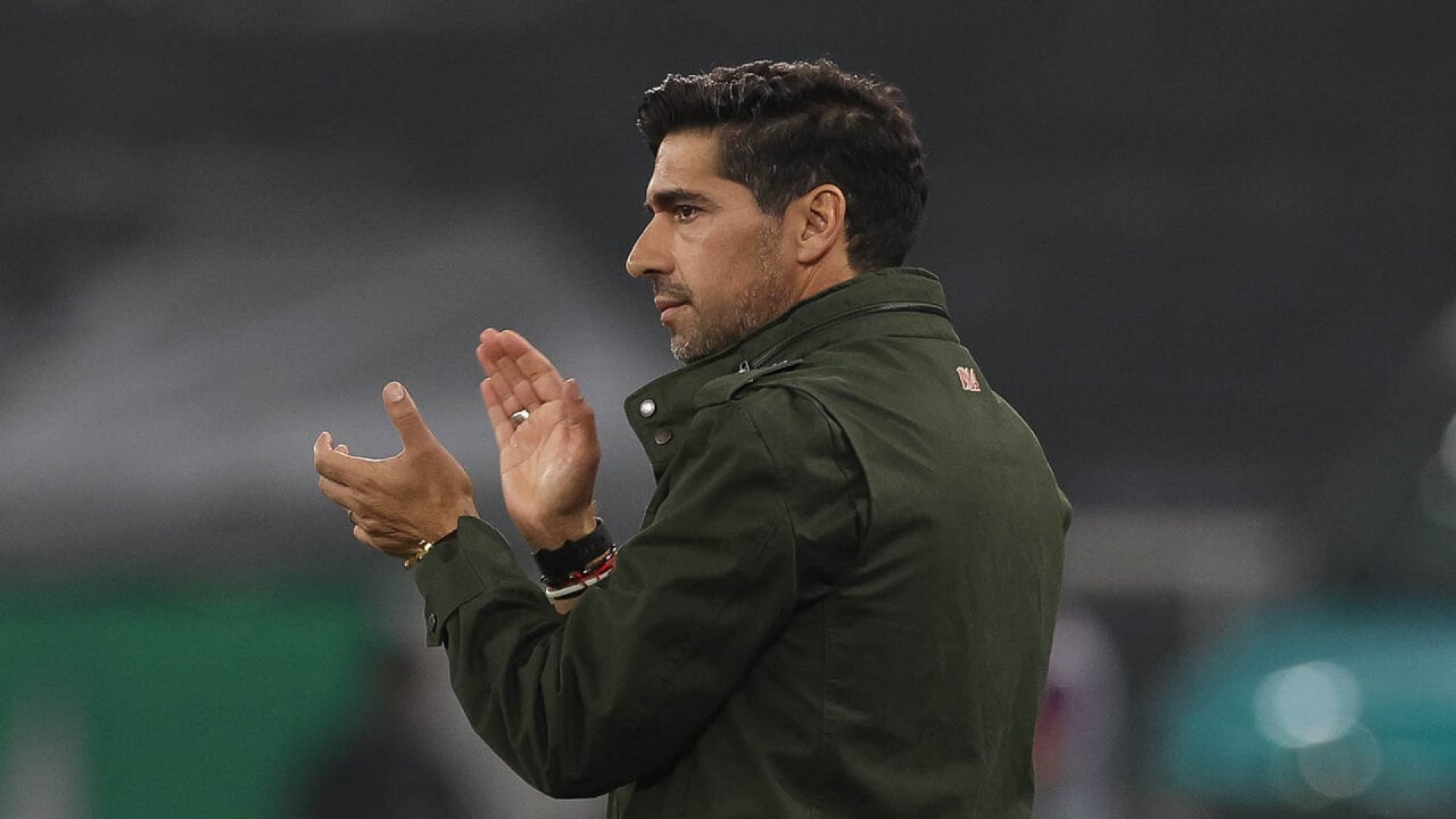 Den&iacute;lson pondera sobre renova&ccedil;&atilde;o de Abel Ferreira ap&oacute;s temporada de erros do Palmeiras