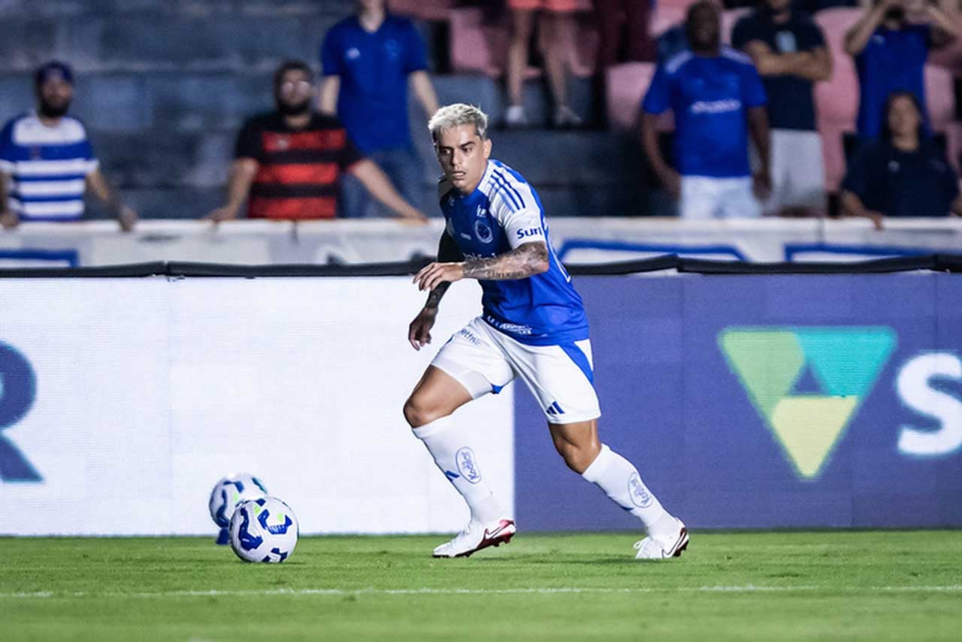 Fagner acerta sa&iacute;da do Corinthians e se aproxima de perman&ecirc;ncia no Cruzeiro