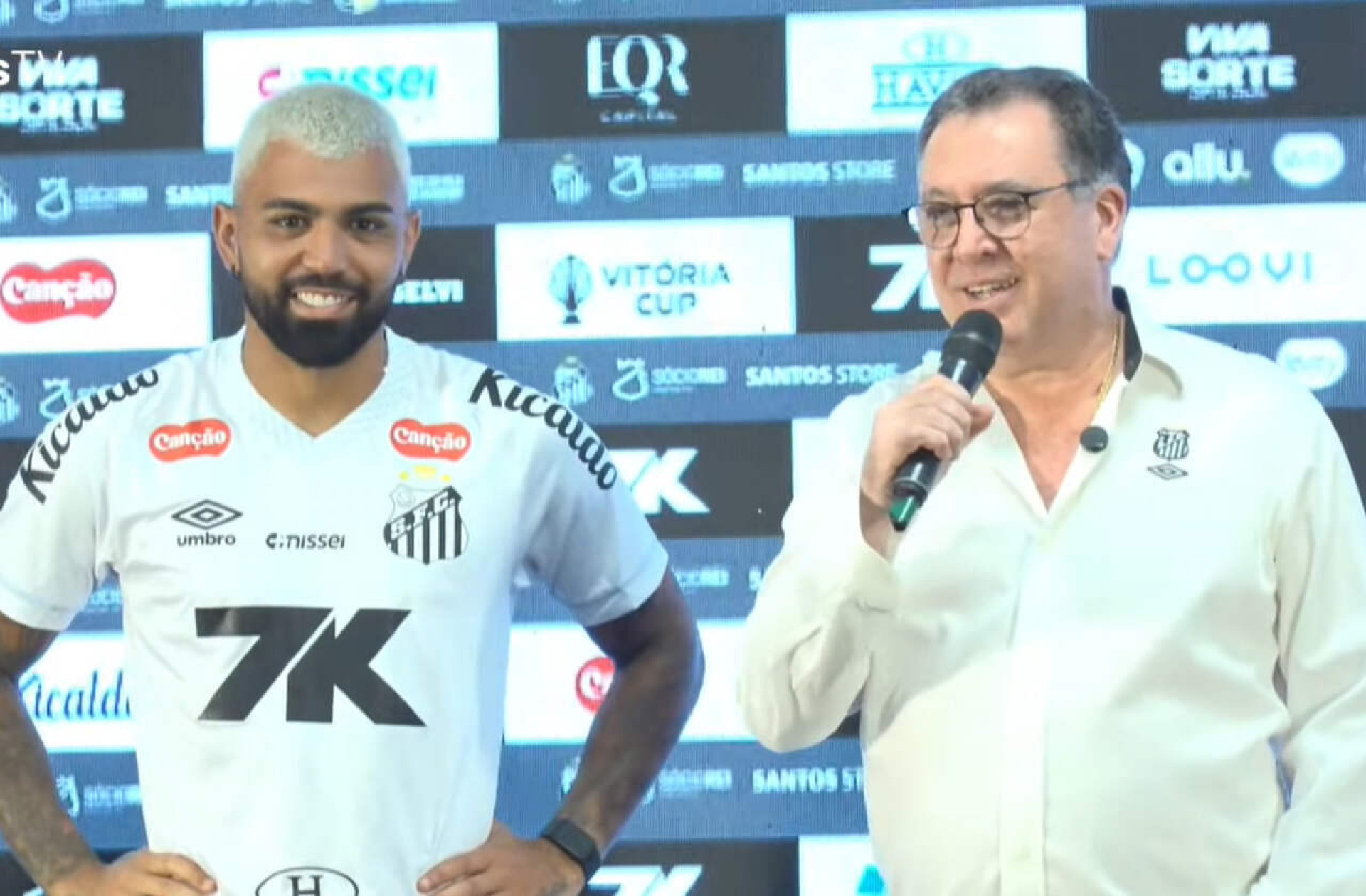 Gabigol &eacute; apresentado pelo Santos e se coloca &agrave; disposi&ccedil;&atilde;o para estrear