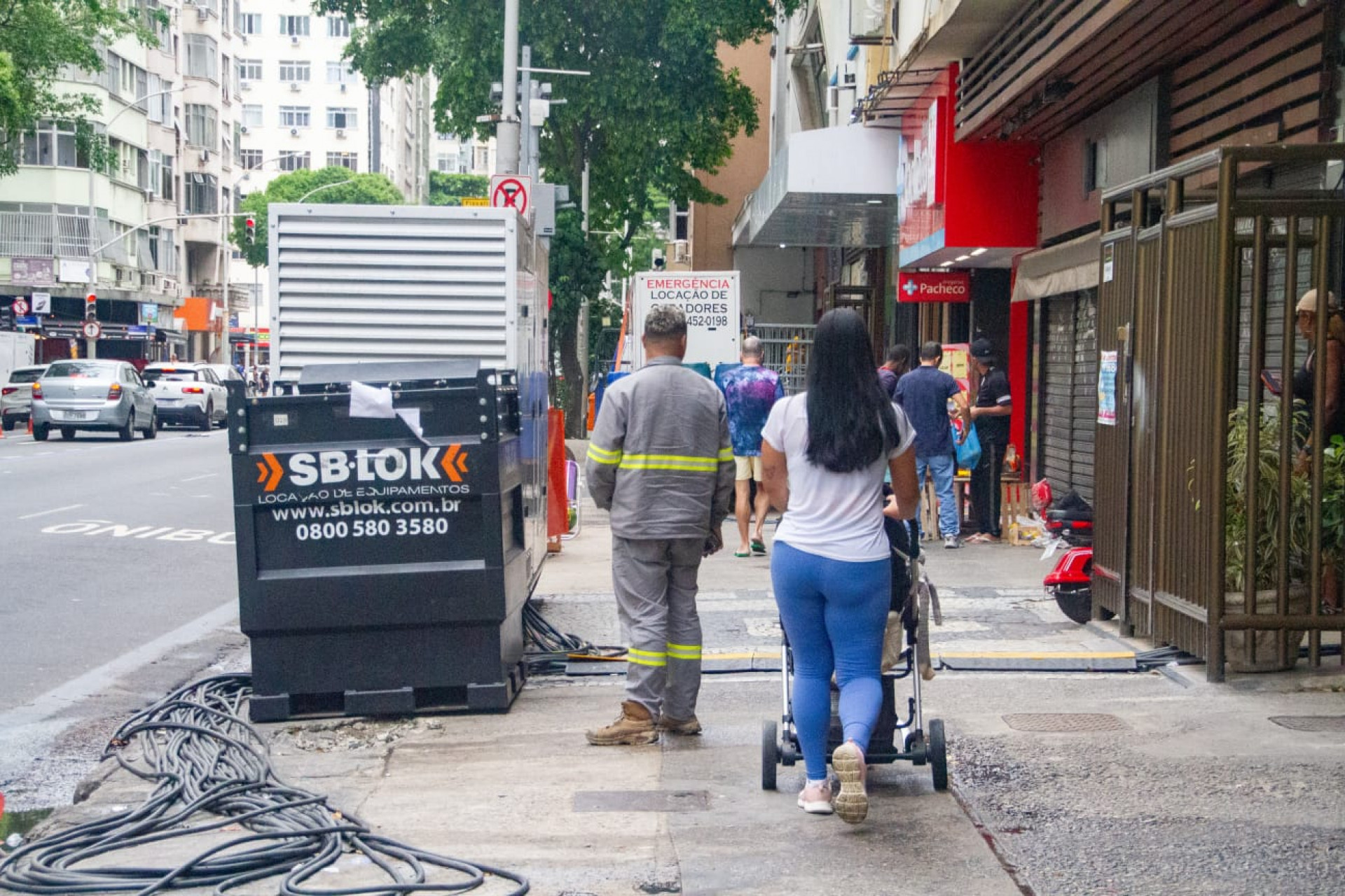 Moradores e comerciantes relataram terem sofrido prejuízos com a falta de energia - Érica Martin/Agência O Dia