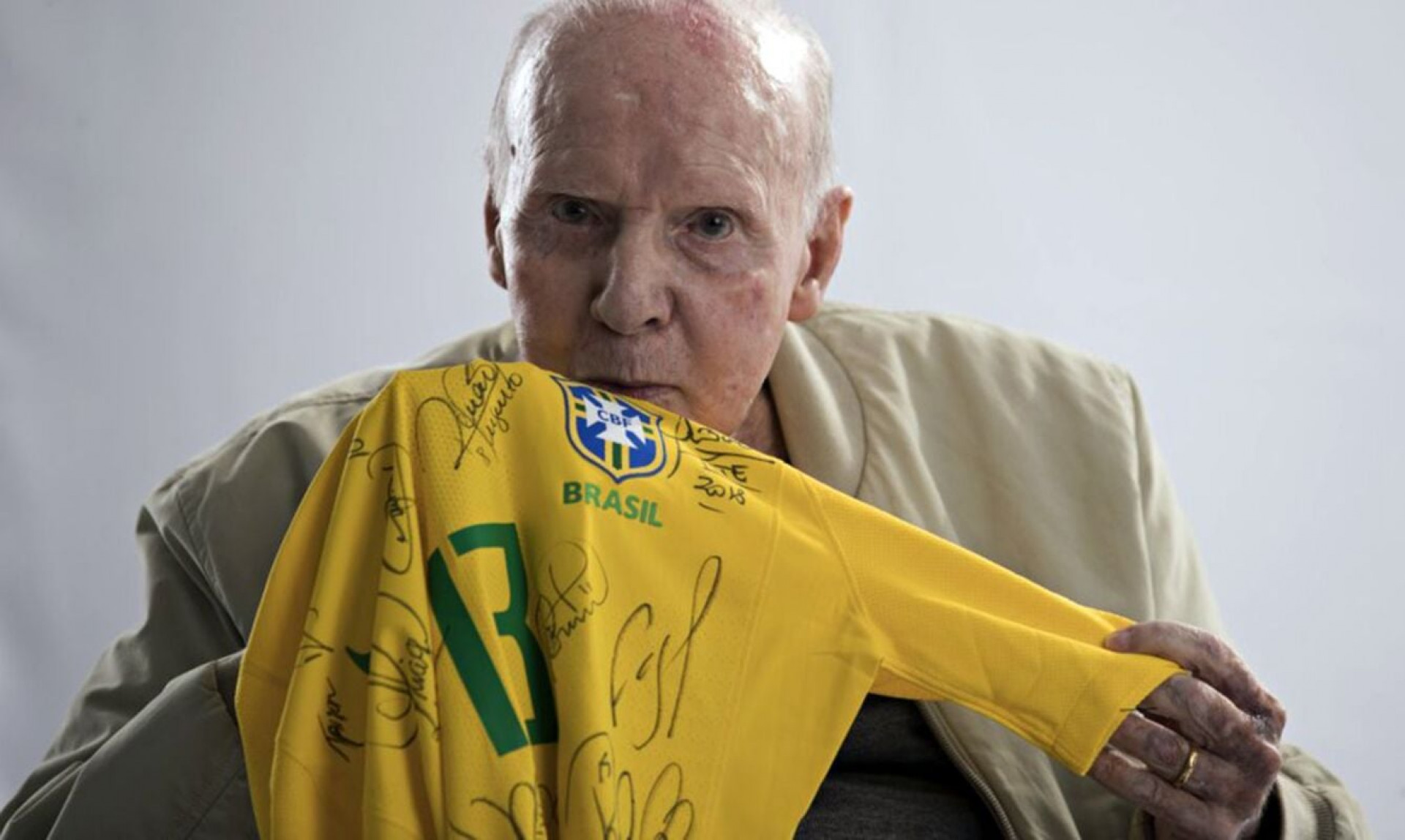 Morte de Zagallo, &uacute;nico tetra mundial, completa dois anos