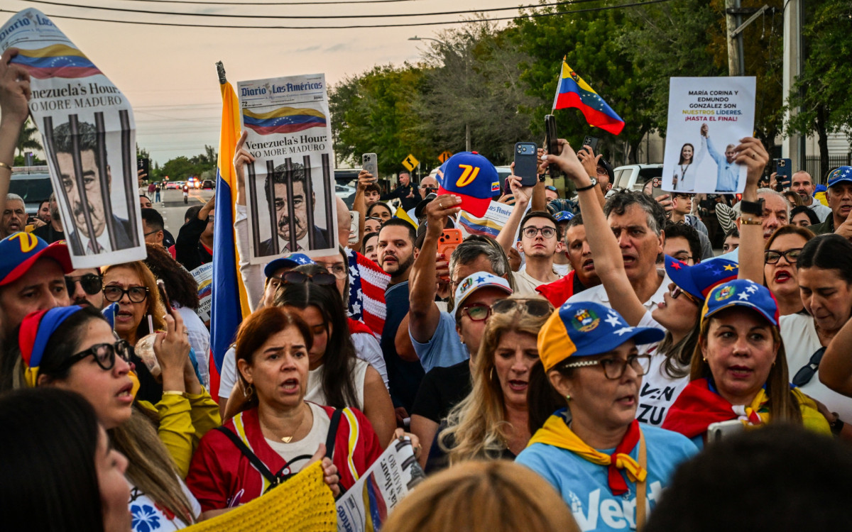 Venezuelanos comemoram a prisão de Nicolás Maduro