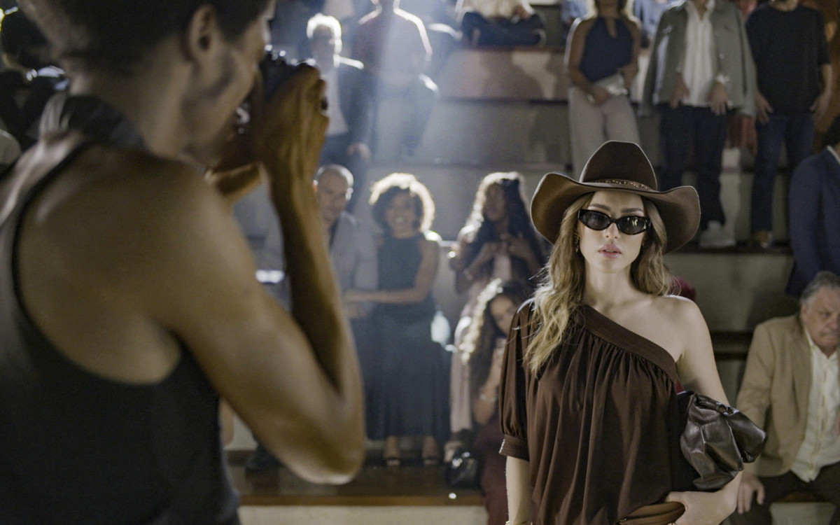 Naiane (Isabelle Drumond) no desfile da Boaz.