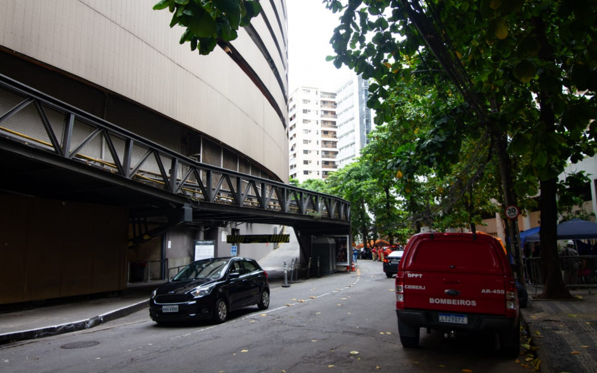 Shopping Tijuca segue interditado quatro dias após incêndio - Érica Martin/Agência O DIA