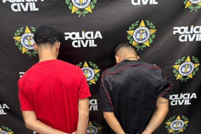 Cerco policial desmonta ponto de tráfico e leva dois suspeitos à prisão em Macaé