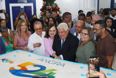 Angra comemora 524 anos com corte do bolo e alvorada festiva 