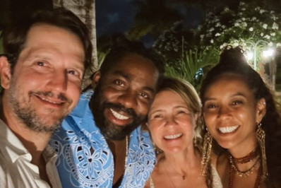 Lázaro Ramos surge em clima de férias com Taís Araujo, Vladimir Brichta e Adriana Esteves