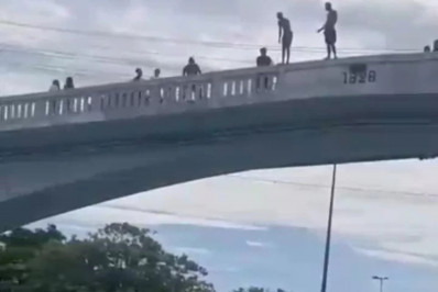 Guarda Marítima reforça proibição de pulos na Ponte Feliciano Sodré em Cabo Frio