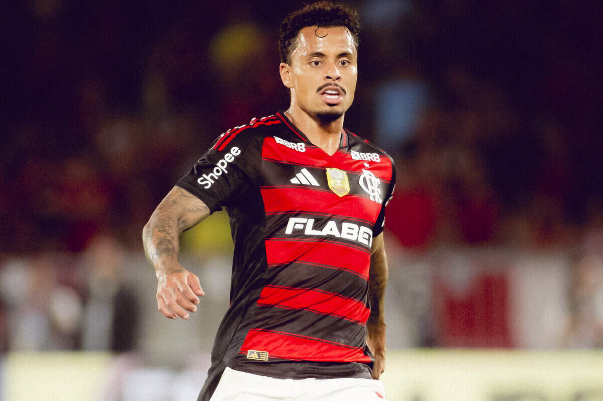 Allan, do Flamengo, se aproxima do S&atilde;o Paulo