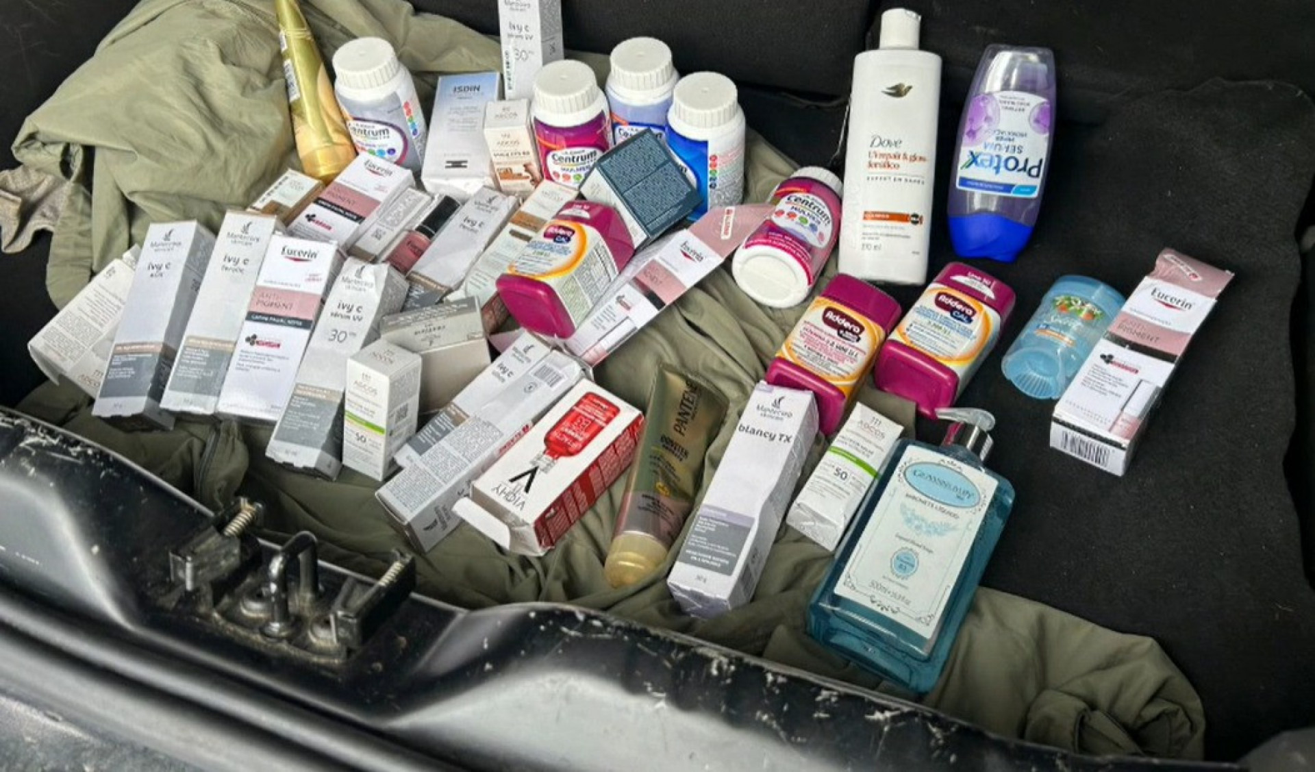 Quadrilha furtou mais de R$ 5 mil em produtos de farmácias - Reprodução / Prefeitura de Niterói