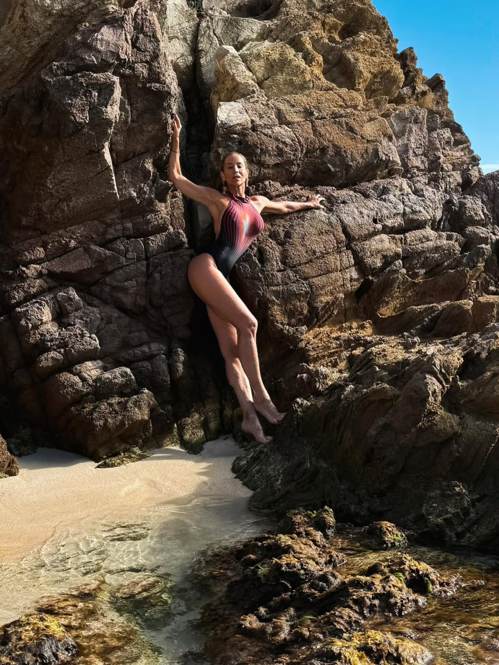 Danielle Winits exibe corpão em viagem de férias com o filho - Reprodução / Instagram