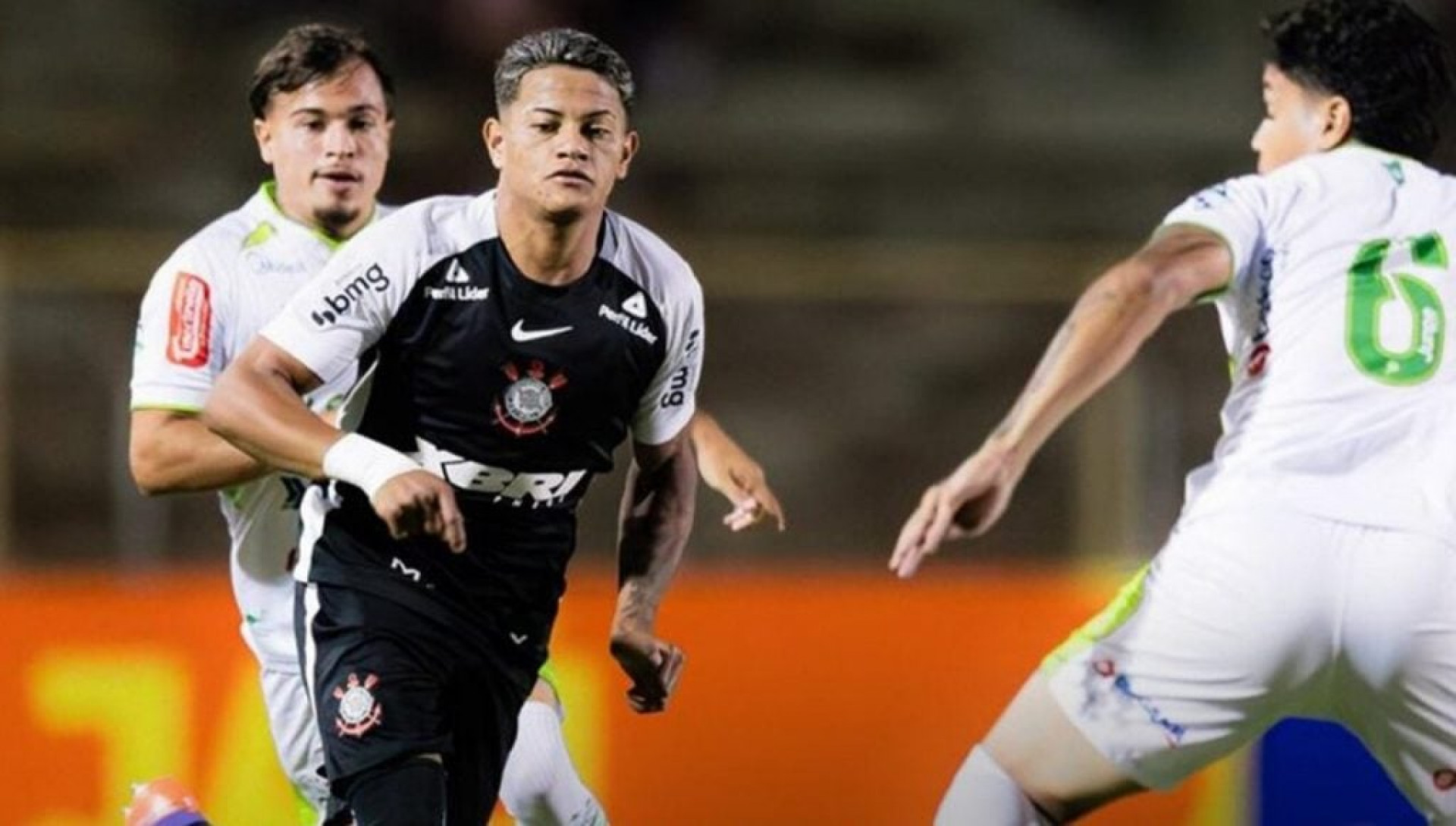 Corinthians decepciona e fica no empate com o Luverdense