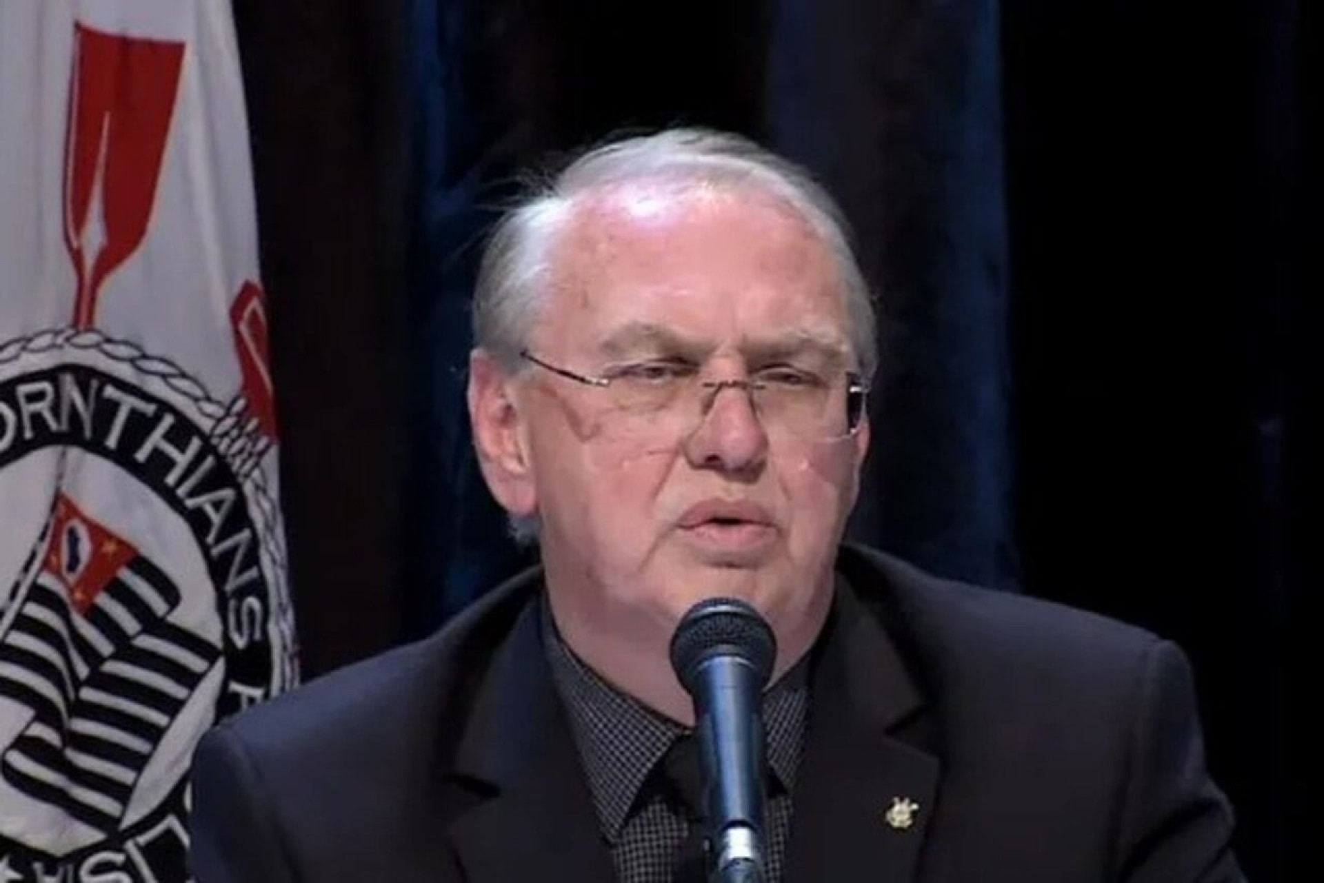 Corinthians paga d&iacute;vida com Rojas e evita novo transfer ban