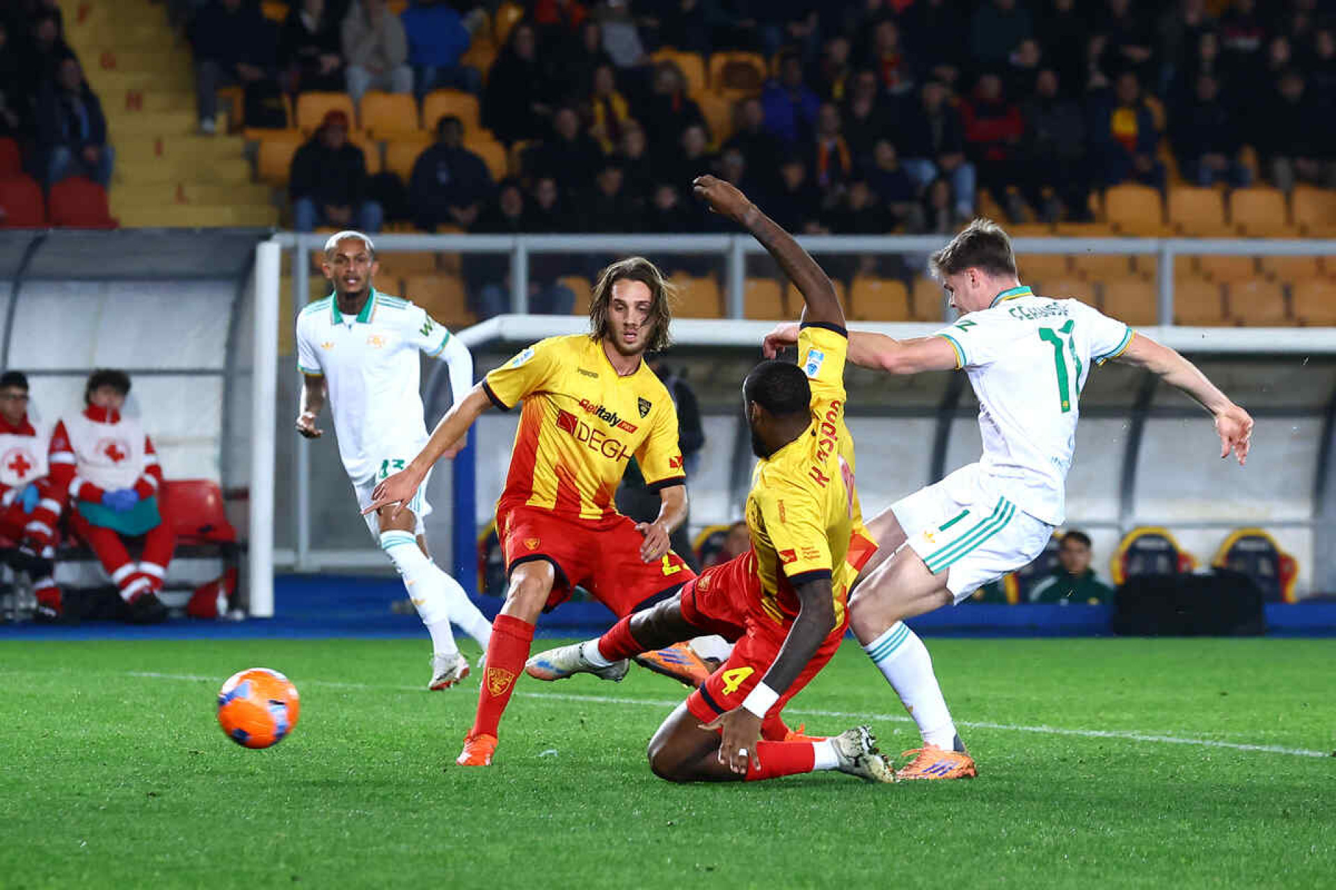 Roma vence Lecce fora de casa e segue firme no G4 do Italiano