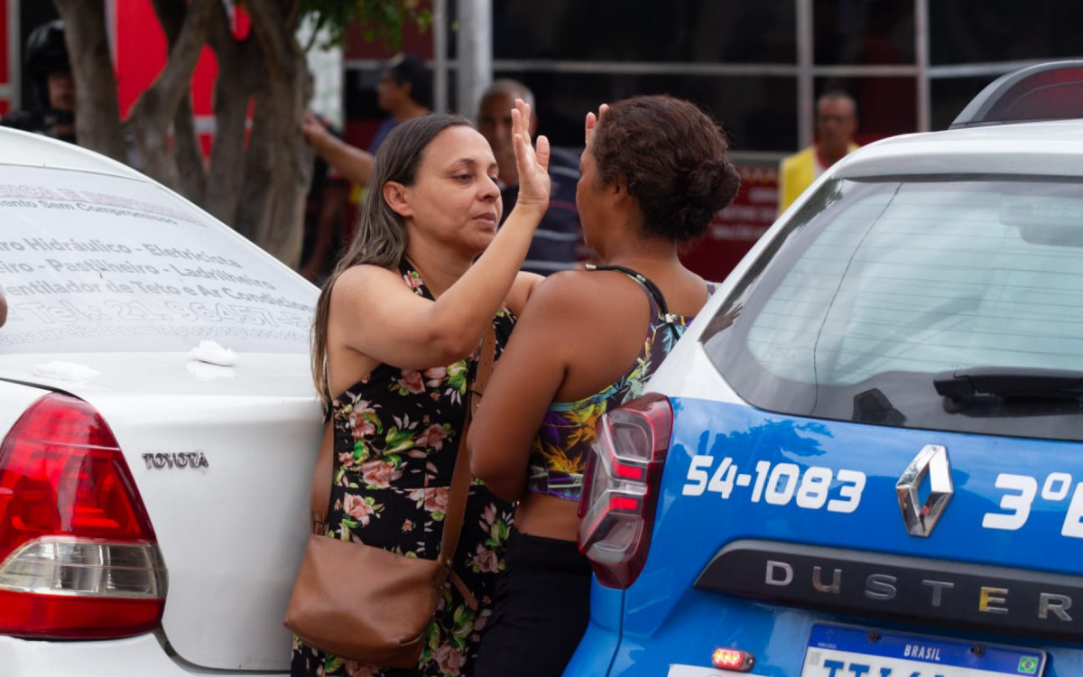 M&atilde;e de Marcelly Passos recebe apoio ap&oacute;s morte da filha no Engenho de Dentro