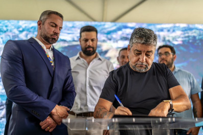 Prefeito de Maricá Washington Quaquá assina contratos de R$ 267 milhões com o Governo Federal 