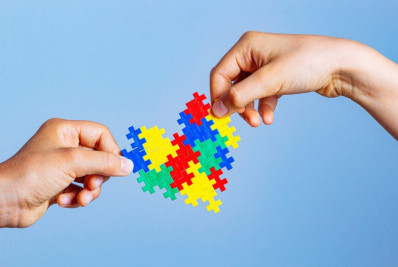 Paes sanciona lei que garante atendimento prioritário a autistas em restaurantes do Rio