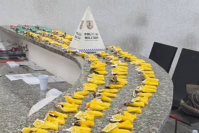 Denúncia leva PM a retirar quase 1 quilo de cocaína de circulação em Macaé