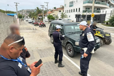 Fiscalização conjunta identifica transporte turístico irregular em Arraial do Cabo