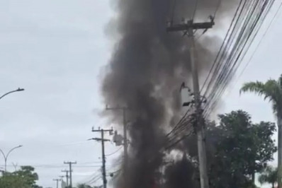 Incêndio atinge buggy no Centro de Búzios