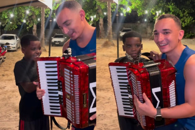 João Gomes dá sanfona para cantor mirim e revela sonho: 'Ter uma escolinha de música'