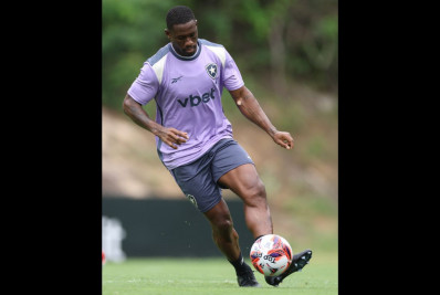 Recuperado de lesão, Bastos espera ganhar sequência no Botafogo