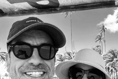 Debora Bloch surge em rara aparição com marido português