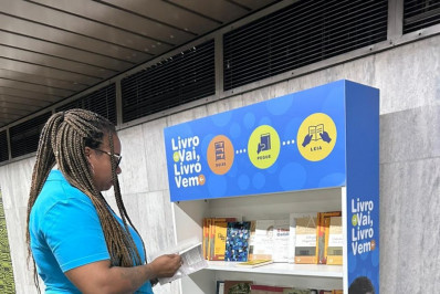 MetrôRio promove troca de livros na estação Central no Dia do Leitor