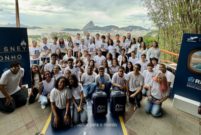 Vencedores da Olimpíada de Matemática recebem kits de viagem antes de ida aos EUA