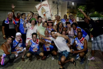 Bloco Filhos da Pauta homenageia grupo de jornalistas no Clube Central