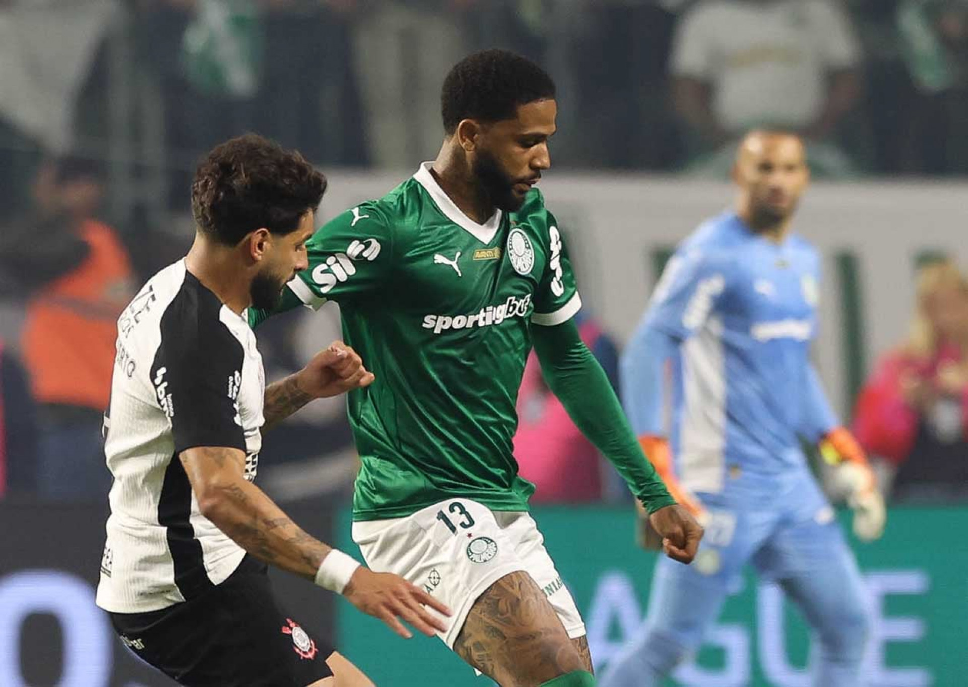 Time de Messi anuncia a contrata&ccedil;&atilde;o de Micael, ex-Palmeiras